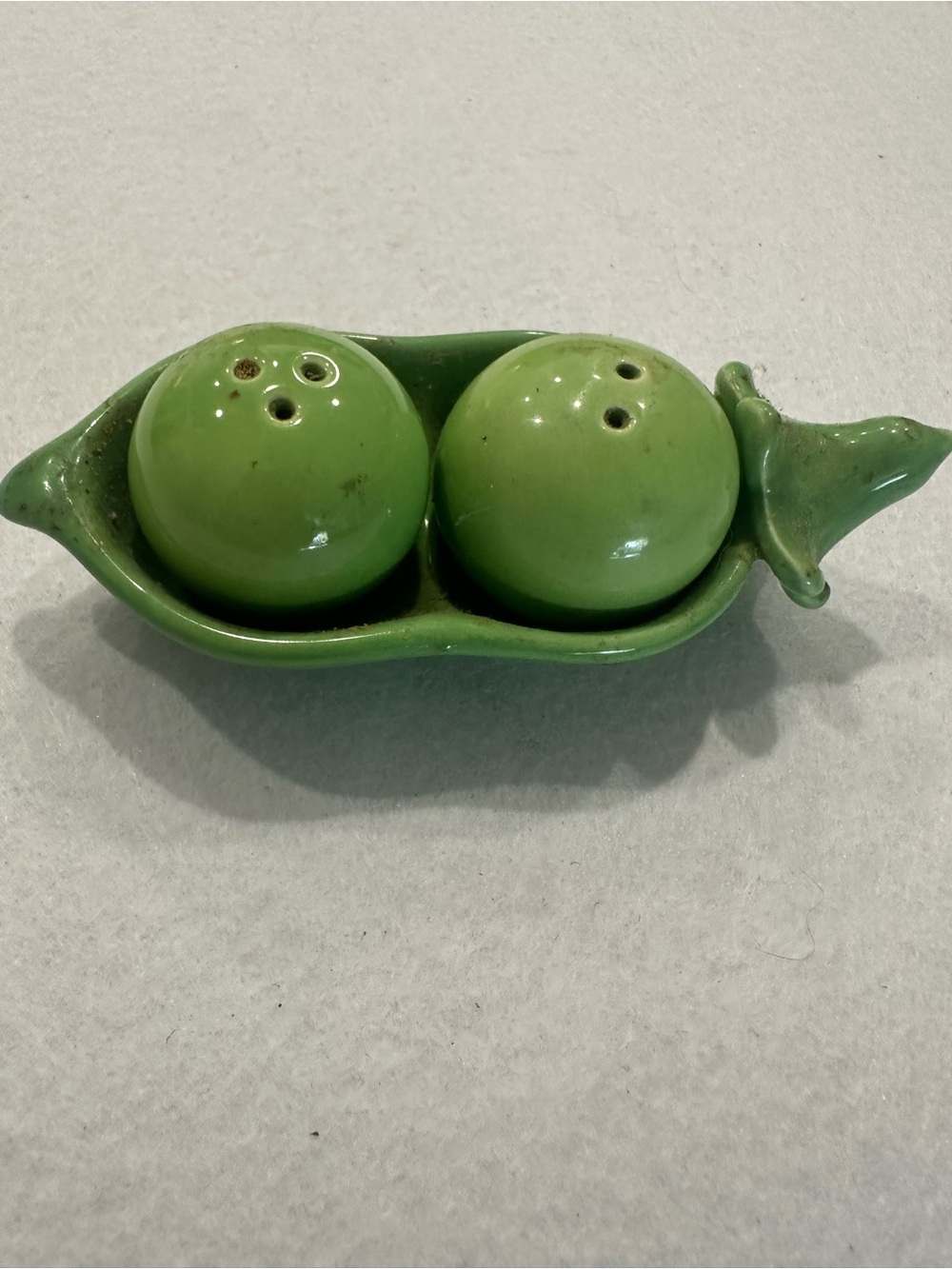 Green Ceramic Pea Pod Salt and Pepper Shaker Set